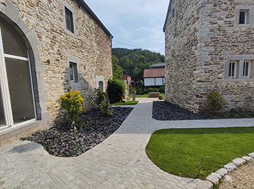 Cour de fermette terminée — vue aérienne