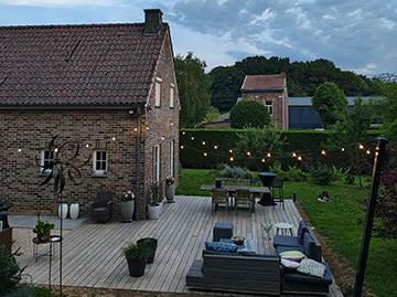 Terrasse livrée, espace repas — Haccourt