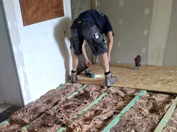 Vissage des panneaux OSB sur lambourdes — isolation non destructive