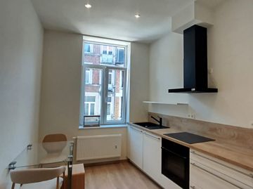 Cuisine en longueur, nouvelles cloisons — appartements Liège