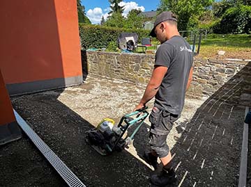 Bétonnage et évacuations — terrasse klinkers Tilff